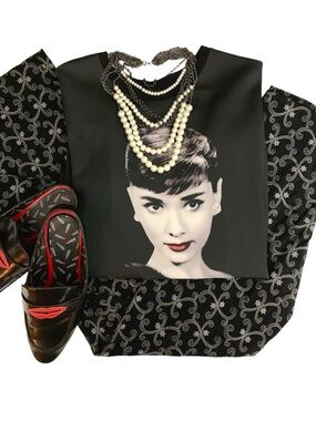 Classic Audrey Hepburn Graphic Print Black Pullover Sweatshirt- S